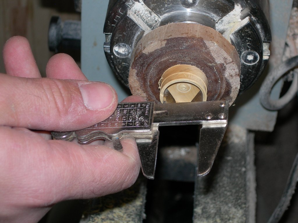 Measuring the inside of the turned ring